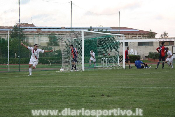 Omar Floris segna il gol dell'1-1